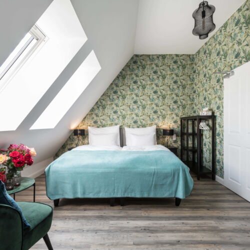 Pokoj s klimatizací se sprchou s manželskou postelí