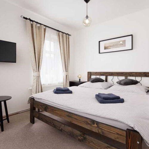 Zweibettzimmer mit Dusche