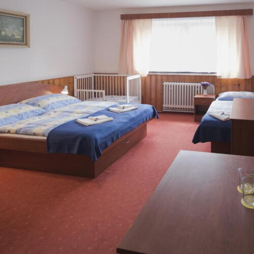 Pokoj se sprchou  pro 5 os.