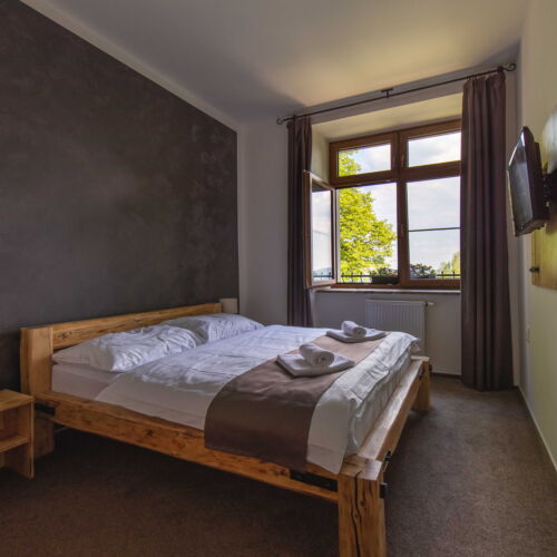 Camera dubla la etaj cu baie