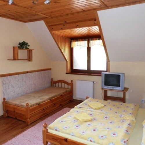 Apartament cu duș cu chicinetă proprie cu 2 camere pentru 4 pers.