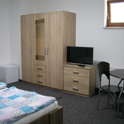 Twin Room with Shower and Kitchen