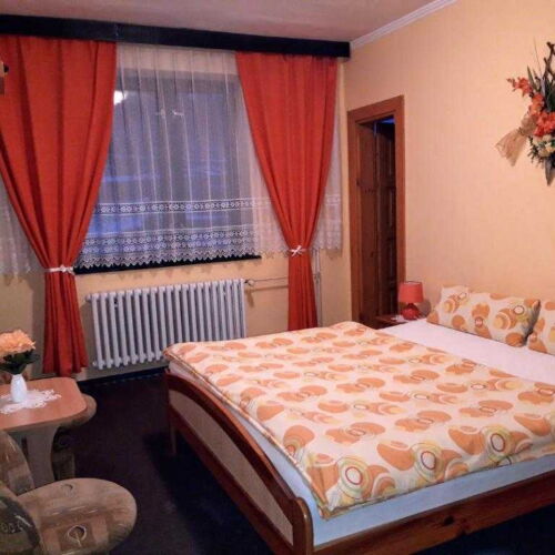 Camera twin cu duș cu balcon