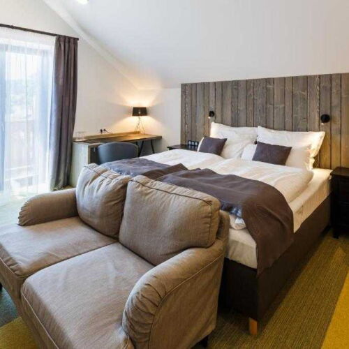 Pokoj se sprchou s balkónem pro 4 os.