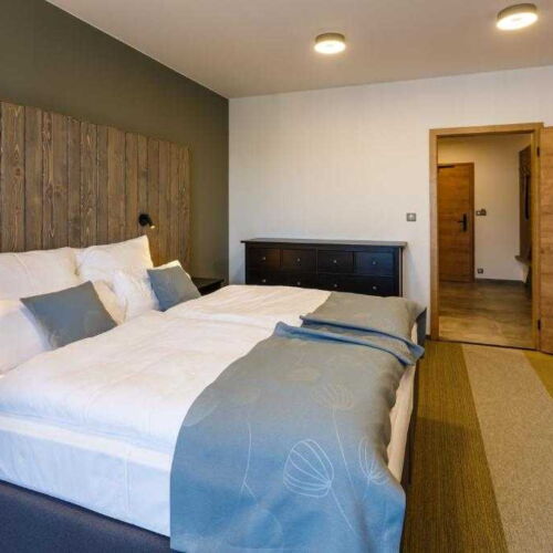 Pokoj se sprchou s balkónem pro 3 os.