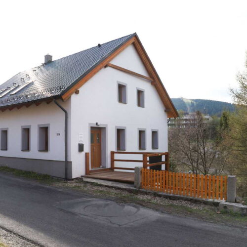 Chata cu duș cu chicinetă proprie pentru 16 pers. (se inchirieaza doar integral)