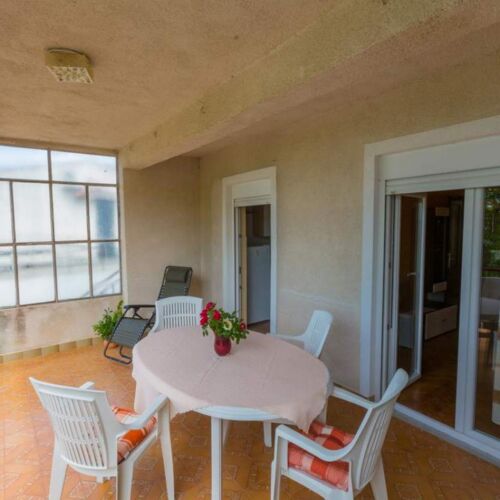 Sea View Upstairs 3-Room Apartment for 6 Persons