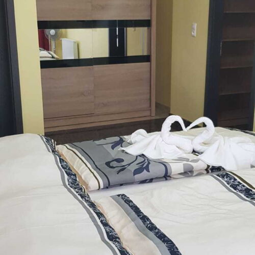 Apartament 4-osobowy Deluxe z prysznicem