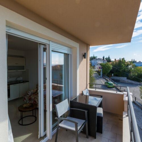 Pogled na more Na katu apartman za 4 osoba(e) sa 2 spavaće(om) sobe(om)