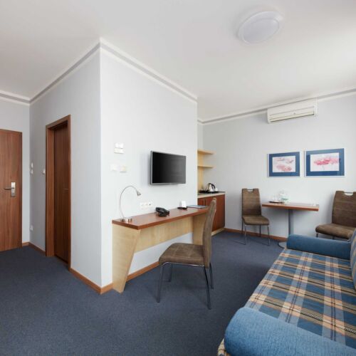 Camera twin junior cu duș (se poate solicita pat suplimentar)