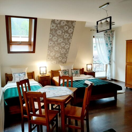 Pokój 4-osobowy na piętrze z balkonem