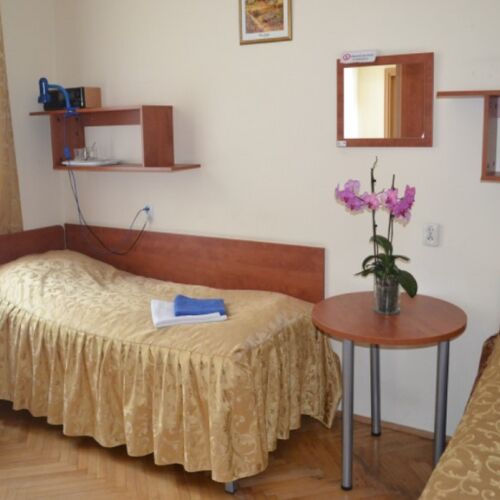 Camera tripla standard studio