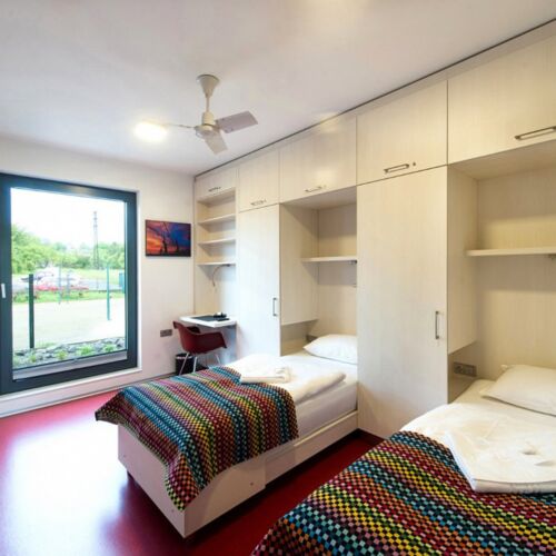 Standard Zweibettzimmer mit Dusche (Zusatzbett möglich)