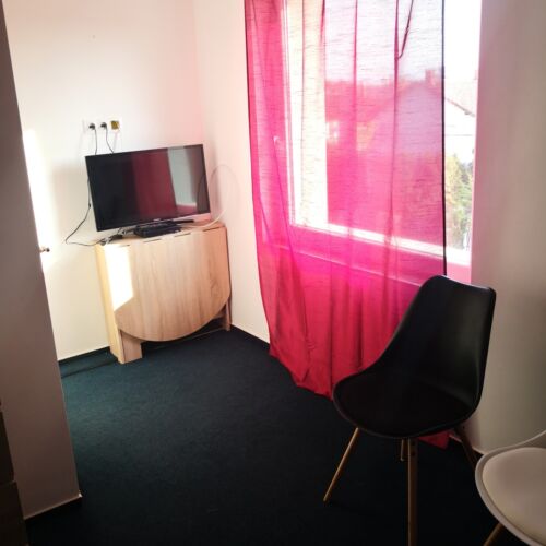 Camera twin standard la etaj