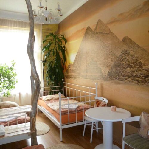 Pokoj se společnou koupelnou se společnou kuchyňkou pro 3 os.