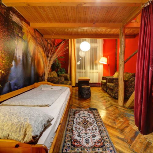 Pokoj se společnou koupelnou se společnou kuchyňkou pro 4 os.