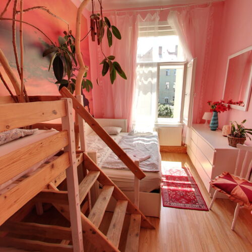 Pokoj se společnou koupelnou se společnou kuchyňkou pro 4 os.