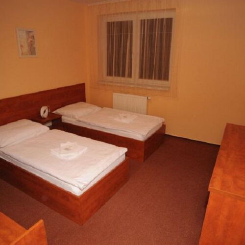 Camera twin la parter cu baie