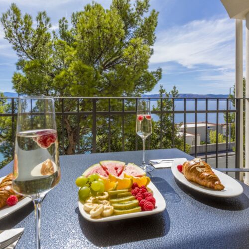 Na katu Pogled na more apartman za 4 osoba(e) sa 2 spavaće(om) sobe(om)