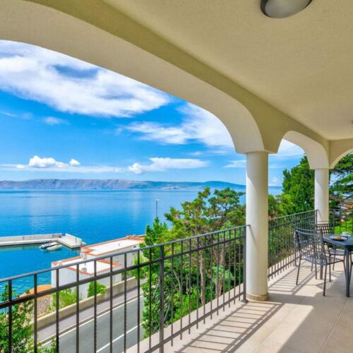 Na katu Pogled na more apartman za 6 osoba(e) sa 3 spavaće(om) sobe(om)