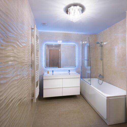 Deluxe 2-Room Apartment for 4 Persons with Bathtub