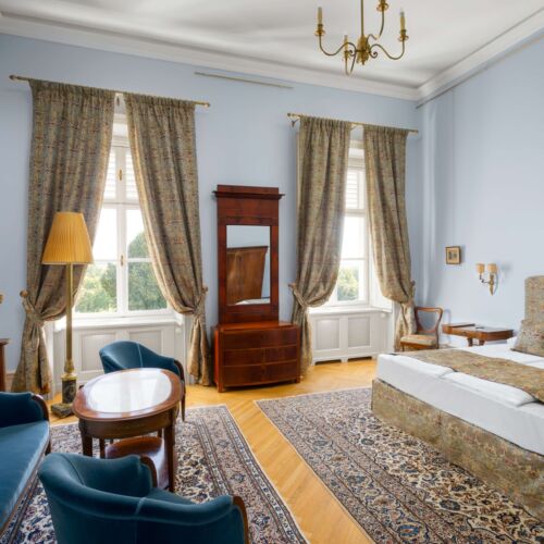 Suita junior la etaj cu 1 camera pentru 2 pers. (se poate solicita pat suplimentar)