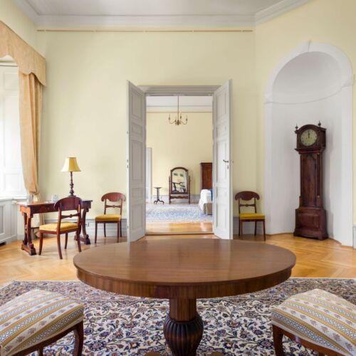 Suita art la etaj cu 1 camera pentru 2 pers. (se poate solicita pat suplimentar)