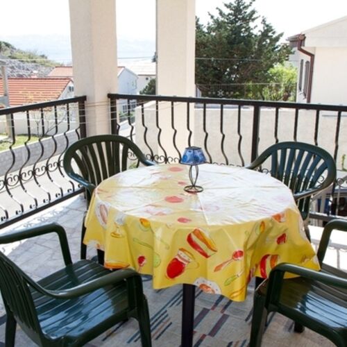 Apartament cu aer condiționat cu terasă cu 3 camere pentru 6 pers.