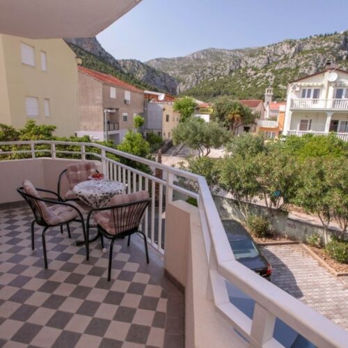 Apartman s klimatizací s terasou pro 4 os. se 3 ložnicemi
