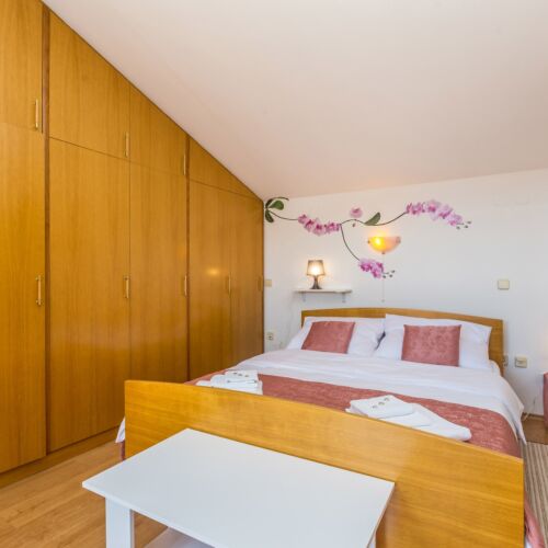 Standard Whole House 3-Room Apartment for 6 Persons