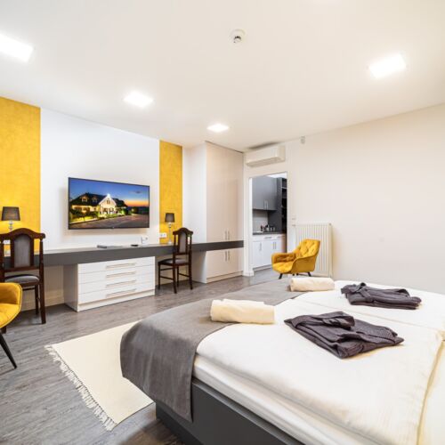 Camera cvadrupla premium la parter