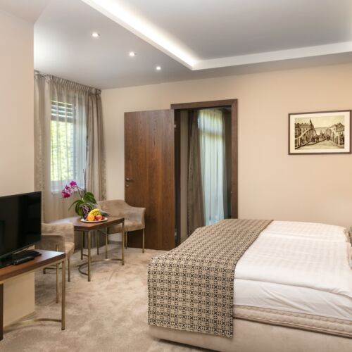 Camera cvadrupla deluxe familial(ă)