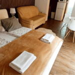 Apartmán s terasou s manželskou posteľou s 1 spálňou na poschodí (s možnosťou prístelky)