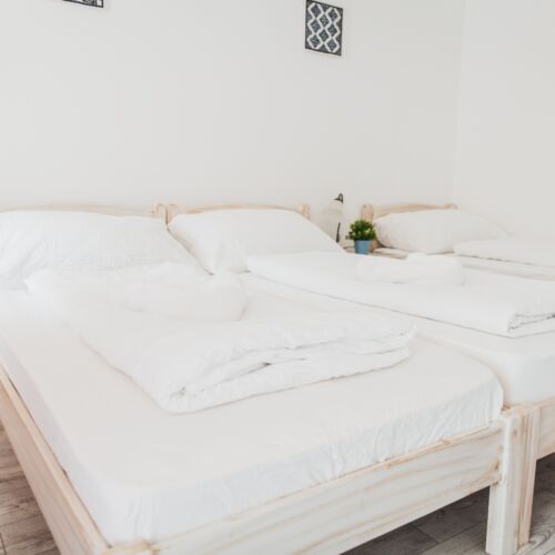 Pokój 2-osobowy na parterze z tarasem (możliwa dostawka)