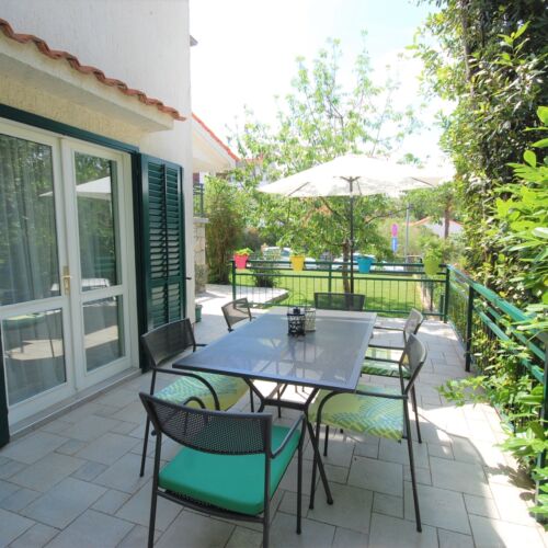 Apartament 4-osobowy na parterze z klimatyzacją z 2 pomieszczeniami sypialnianymi (możliwa dostawka)