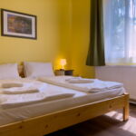 Standard Pokoj s manželskou postelí s výhledem do zahrady (s možností přistýlky)