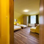 Dreibettzimmer mit Klimaanlage und Terasse (Zusatzbett möglich)