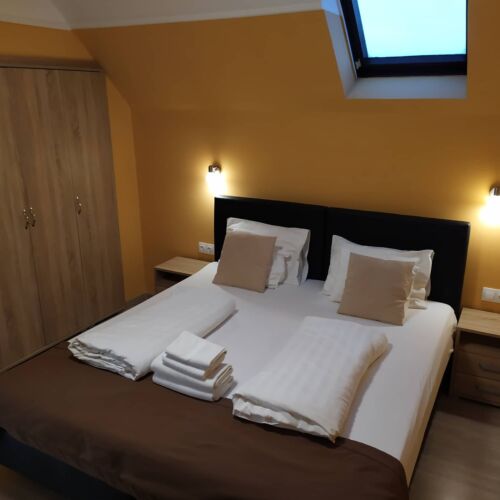 Camera cu aer condiționat lângă piscină pentru 6 pers.