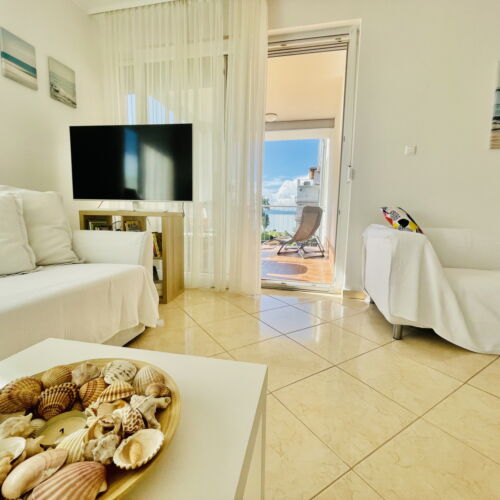 Apartament cu aer condiționat cu vedere spre lac pentru 6 pers. (se inchirieaza doar integral)