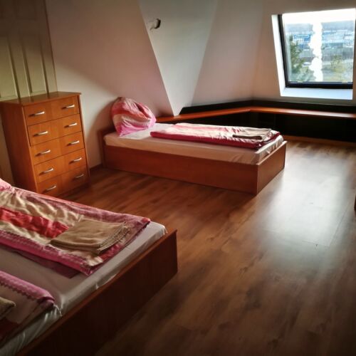 Pokój 4-osobowy na poddaszu Standard