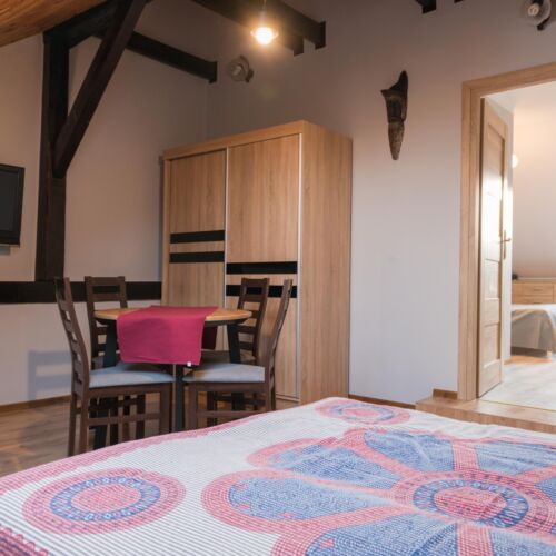 Apartament 5-osobowy Komfort na poddaszu z 2 pomieszczeniami sypialnianymi