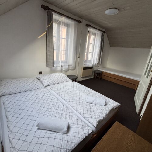 Pokoj s koupelnou se sprchou pro 4 os.