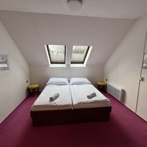 Pokoj s koupelnou se sprchou pro 2 os.