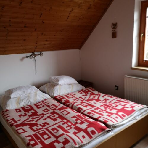 Camera twin la mansardă