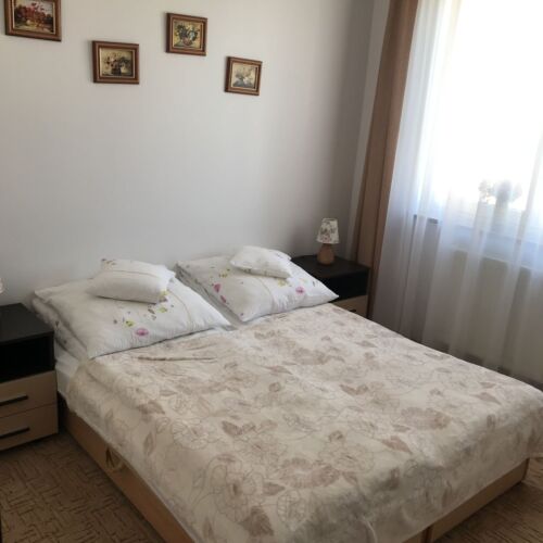 Apartament 5-osobowy w suterenie na parterze z 2 pomieszczeniami sypialnianymi