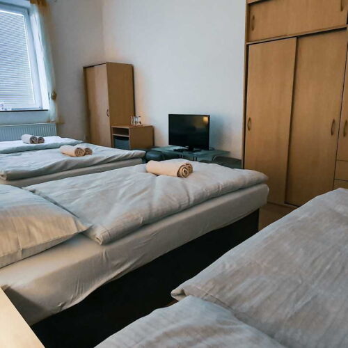 Pokój 4-osobowy z balkonem z prysznicem