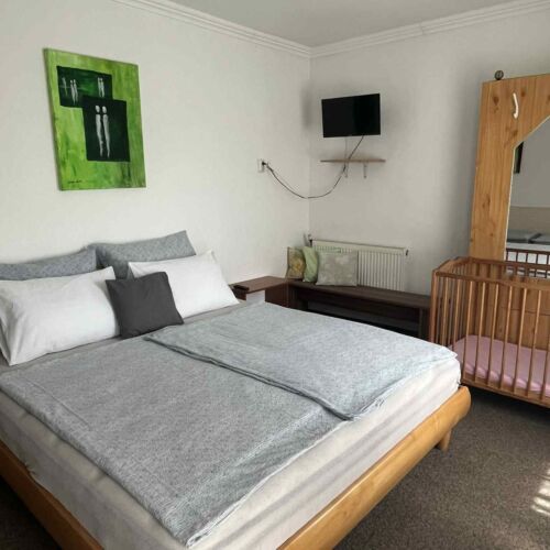 Family Apartment for 10 Persons with Garden (extra beds available)