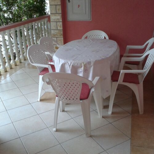 2-Zimmer-Apartment für 5 Personen mit Klimaanlage und Terasse A-18140-b