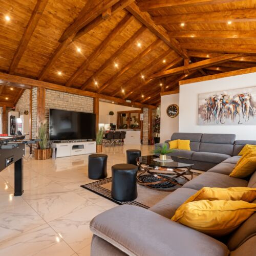 8-Zimmer-Apartment für 16 Personen mit Klimaanlage und Terasse K-18216