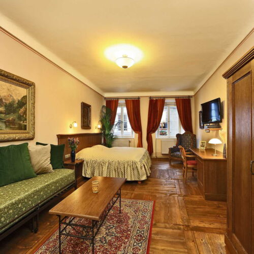 Budova Depandance Pokoj se sprchou s manželskou postelí (s možností přistýlky)